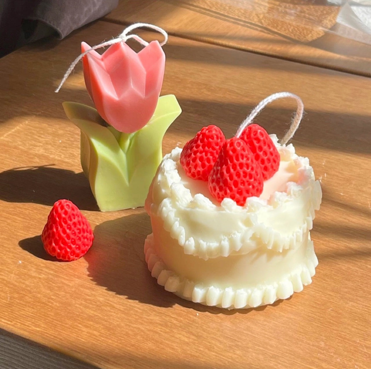 cream cake candle